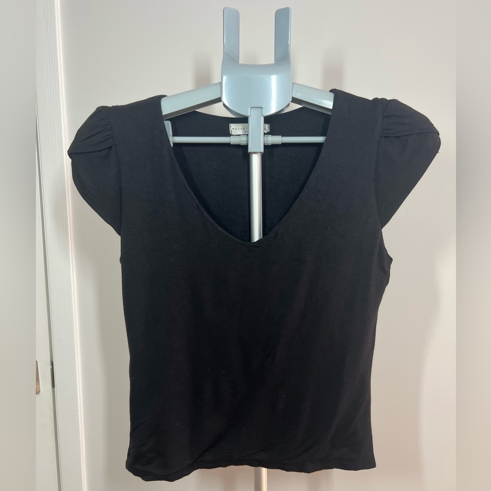 Wasabi + Mint Black Double-Layered V-Neck Cap Sleeve Top | Size M